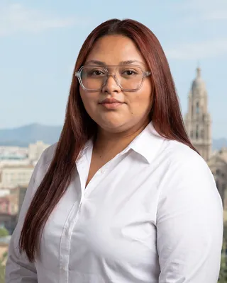 Retrato de Karen Fajardo, especialista SEO, en Agloob